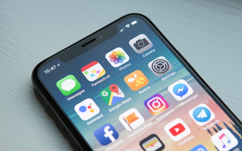 PG官方APP在手机与平板电脑上的显示效果图